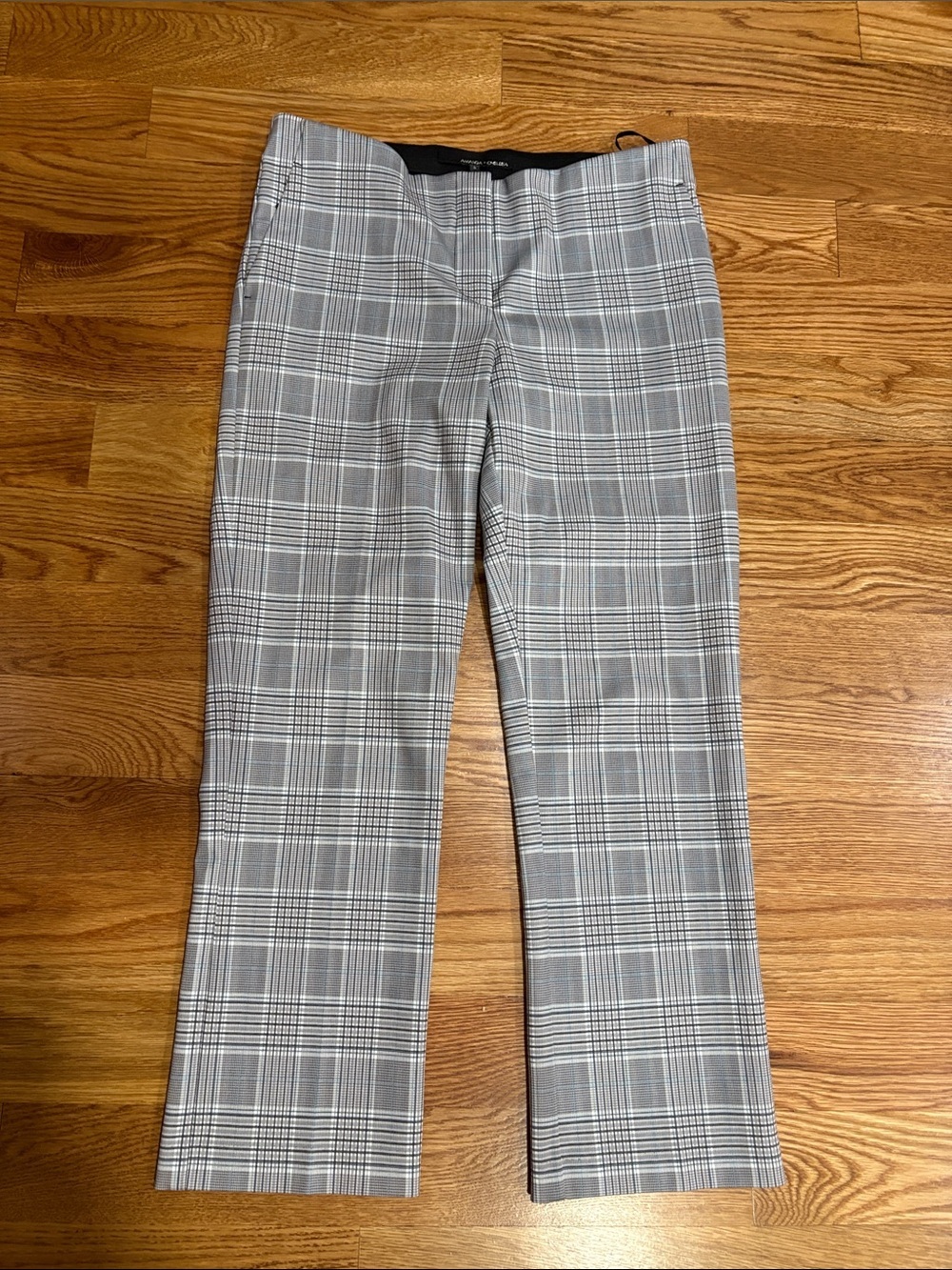 Amanda & Chelsea Gray blue white Plaid women’s crop Pants size 8 NWOT